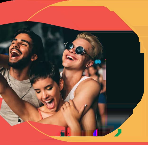 Três jovens curtindo um show.